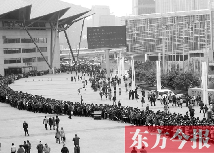 3月2日，在鄭州國際會展中心，河南省春季人才招聘會舉行，六萬五千名求職者扎堆求職