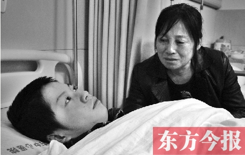 15歲的兒子被毆打成重傷，巨額醫(yī)療費(fèi)成了曲新苗女士難以跨越的坎兒
