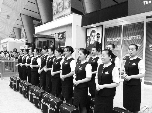 本想著上了學(xué)能安排到高鐵或地鐵單位當(dāng)乘務(wù)員，結(jié)果只是去做安保服務(wù)，許多學(xué)生稱(chēng)上當(dāng)了