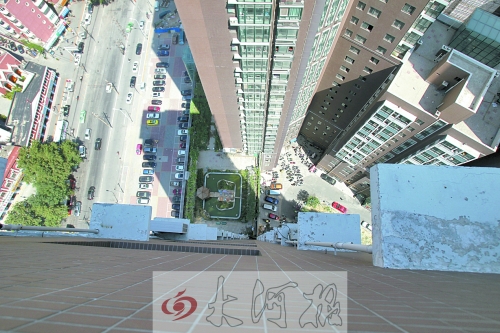 空中花園有水池有假山，還養(yǎng)有鴿子