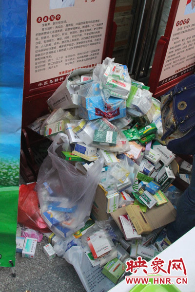 兌換點(diǎn)負(fù)責(zé)人表示，一整天兌換的過期藥有這樣的七八倍