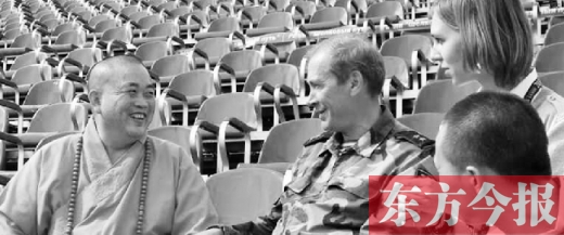 克里姆林宮警衛(wèi)司令謝爾蓋將軍會見釋永信，一同觀看排練