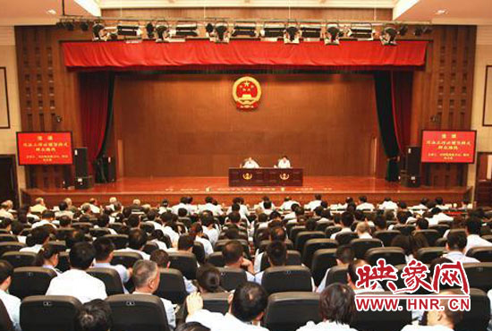 9月3日上午，河南省高級人民法院召開機(jī)關(guān)全體黨員干部大會