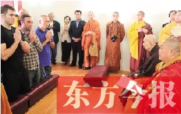 　研討會(huì)現(xiàn)場(chǎng),少林洋弟子熱議東方今報(bào)報(bào)道《大爭(zhēng)之寺》