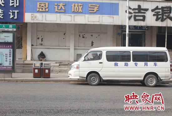 據(jù)附近商戶介紹,平時這里經(jīng)常有三四個流浪漢聚集