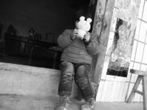 對(duì)自己的怪病，依依懵然無(wú)知。