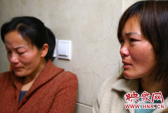 提及現(xiàn)狀，柴小快的女兒不住流淚。