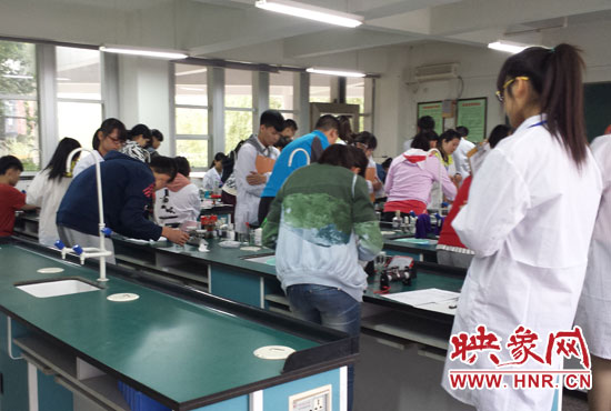 考試采用“一對(duì)一”的監(jiān)考方式。