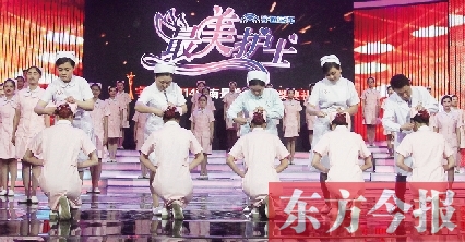 5月6日，“最美護(hù)士”的獲獎(jiǎng)?wù)呓o新護(hù)士授帽