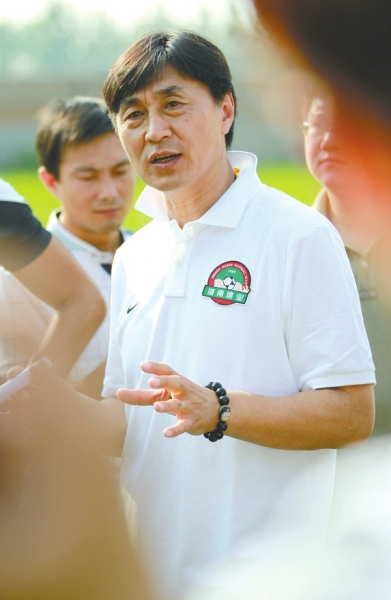 賈秀全進行講解