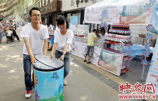 河南交通廣播聯(lián)合冰露·純悅設(shè)置的愛(ài)心高考能量加油站