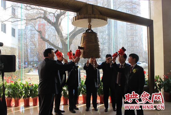 1月7日，在全國股份轉(zhuǎn)讓系統(tǒng)（即新三板），伴隨著開市寶鐘的敲響，山水園林股份有限公司正式登陸新三板。