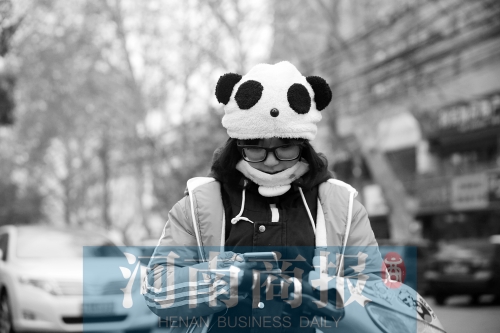 氣溫降了下來，不少人出行都裝備整齊