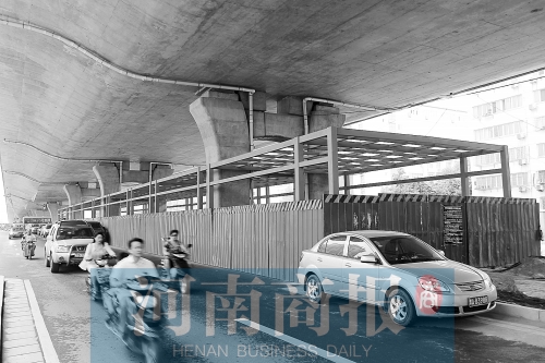 建設(shè)中的隴海路快速公交站臺，這條線路或取名B5