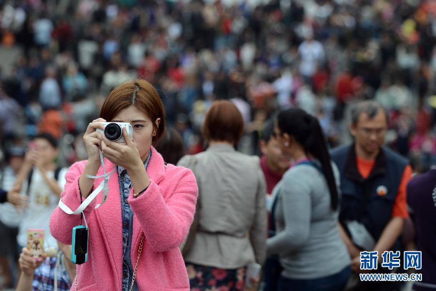 （晚報(bào)）（4）澳門(mén)春節(jié)長(zhǎng)假現(xiàn)人潮