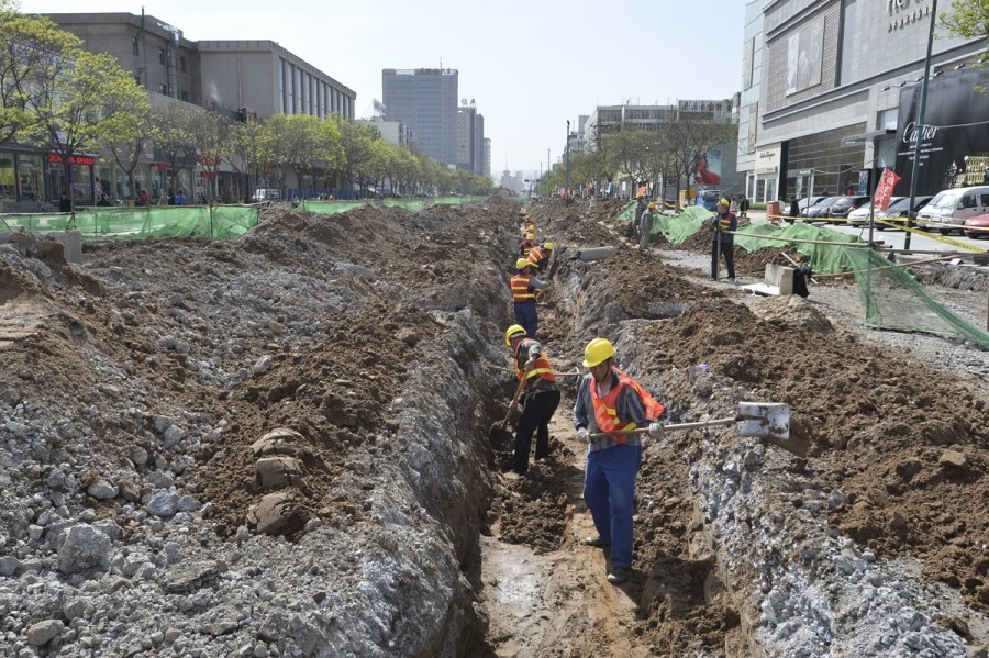 4月23日，太原，施工中的府西街。