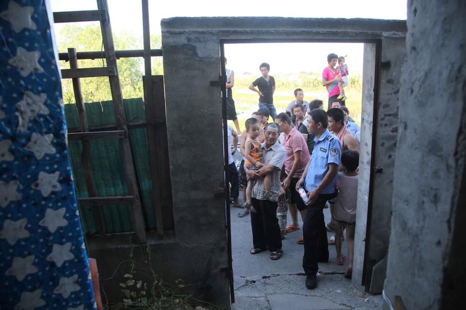 2013年08月06日消息，浙江省嘉興市秀洲區(qū)油車港鎮(zhèn)濮家灣村蠟燭浜一帶，是典型的城中村。村中農(nóng)民房被分隔成許多間出租給附近打工者。