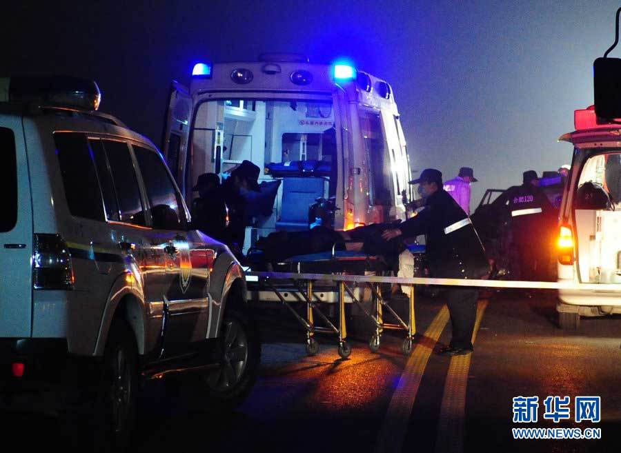 2013年1月9日，合肥，事故現(xiàn)場，兩輛受損車輛已經(jīng)全部變形