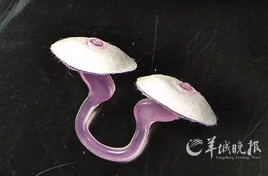 上海交警試戴隱形口罩抗霧霾 不影響吹哨喊話(huà)