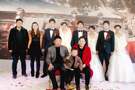 湖北三胞胎兄弟同日娶妻 湖北三胞胎兄弟同日娶妻