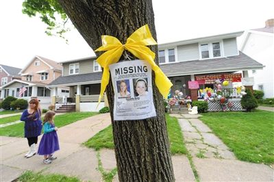 7日，當?shù)貙ふ胰⒌膯⑹逻€在原處。