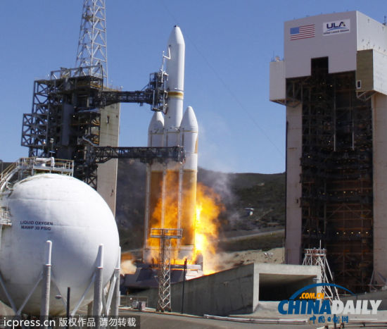 地時間2013年8月28日,在美國加州范登堡空軍基地,美國最大的“德爾塔IV”型重型火箭發(fā)射升空,將一顆機(jī)密間諜衛(wèi)星送入太空。