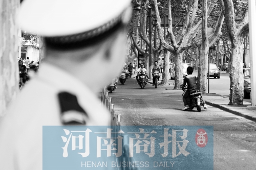 有警察，趕緊掉頭！