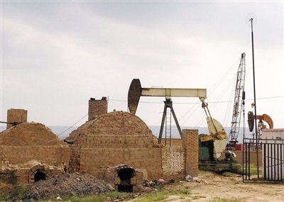 正在作業(yè)的揭蓋井，位于定邊縣紅柳溝鎮(zhèn)紅柳溝村。