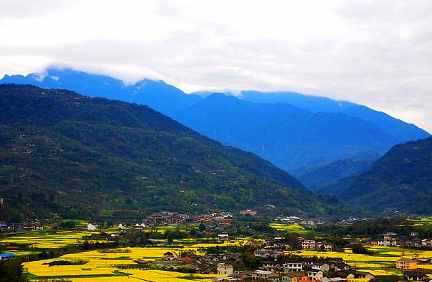 麻辣冬日二三五，芳菲三月看峨眉