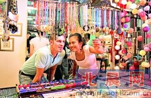 更多的購物樂趣要在夜市、跳蚤市場中慢慢發(fā)掘。