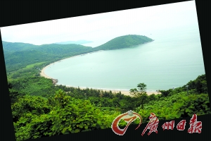 長(zhǎng)長(zhǎng)的沙灘海岸。