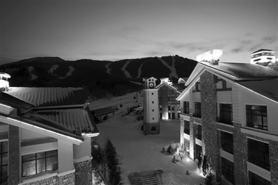 　　俯瞰亞布力,一個(gè)安靜的東北小鎮(zhèn),俄語(yǔ)“蘋果園”的意思。　