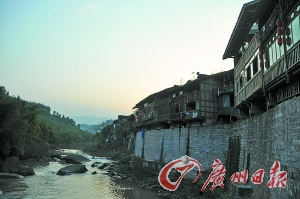 　　夕陽(yáng)下的古鎮(zhèn)?！? complete=