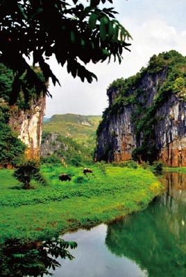 　　中國(guó)人對(duì)園林的喜愛(ài)更多是根源于一種隱逸遁世的情懷?！? complete=