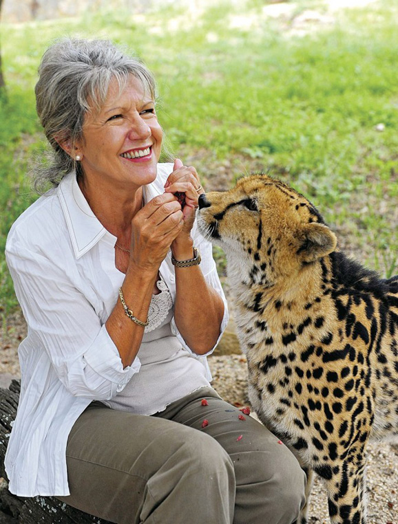 　　自然保護(hù)區(qū)、瀕危動物 中心、奢華營地酒店,無一不是Lente女士熱愛動物和大自然的杰作