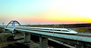 　　京廣高鐵連通南北大動脈。