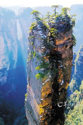 　　世界上迄今為止所發(fā)現(xiàn)的垂直高差最大的天然自生石板橋。