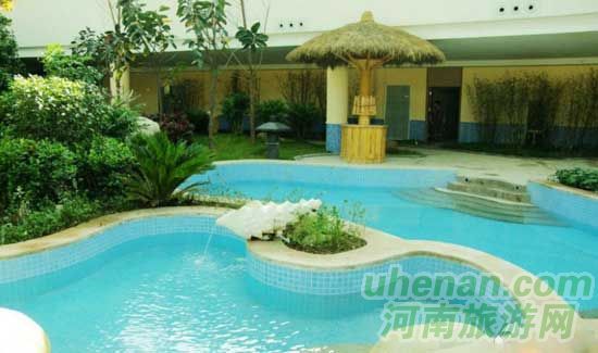 深秋去堯山賞紅葉、泡溫泉、拜大佛