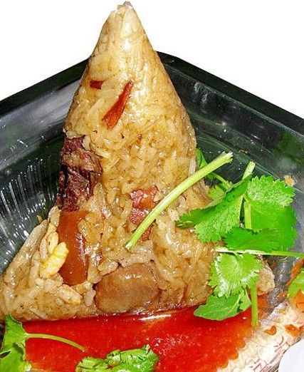 廈門的燒肉粽歷史悠久，具有香甜嫩滑，油潤不膩，精工細(xì)作等特點(diǎn)。