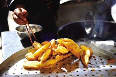 陜北特色小吃黃炸糕。