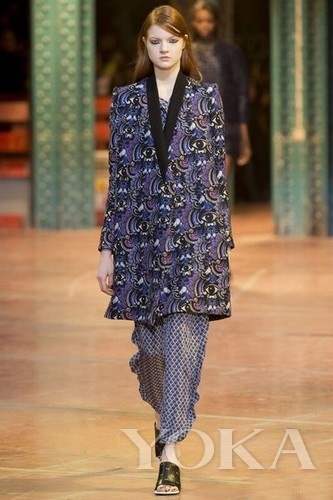 即將大熱LOGO出爐 女星領(lǐng)銜棄虎頭穿獨眼衛(wèi)衣