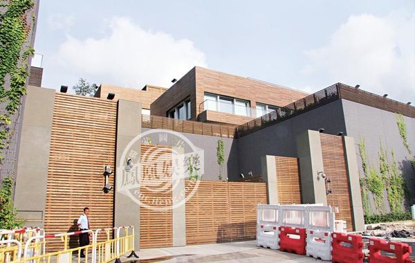 林青霞獲老公贈價值9億多“皇宮”，圖為林青霞豪宅大門口。