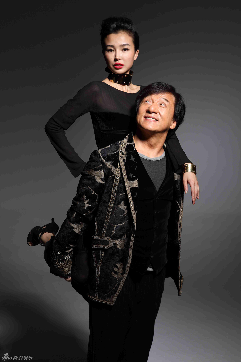 成龍姚星彤賀歲大片摩登時尚 成龍姚星彤賀歲大片摩登時尚