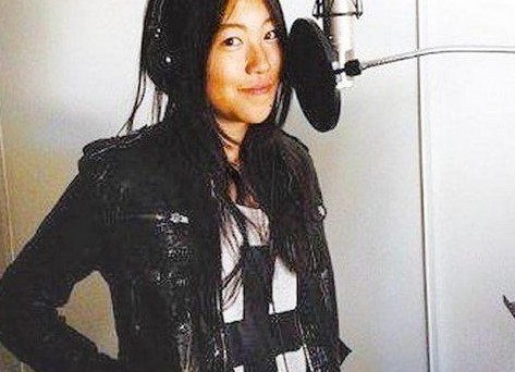 王菲女兒竇靖童的彈唱視頻被網(wǎng)友贊美。（資料圖）