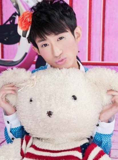 “粉紅哥”畢然寫真。