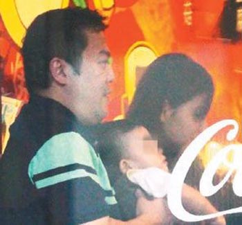 韋汝曾未婚生子，后嫁入豪門