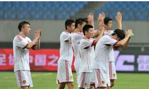 國足1：5恥敗泰國隊。