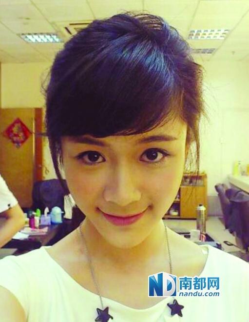 走紅網(wǎng)絡(luò)后私房照流出。