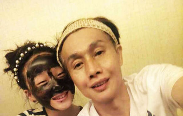 據(jù)悉，2011年，鄧建國(guó)在廣州舉行婚禮迎娶90后“干女兒”黃梓琪。