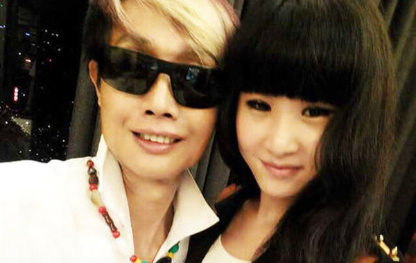 鄧建國(guó)與新女友。